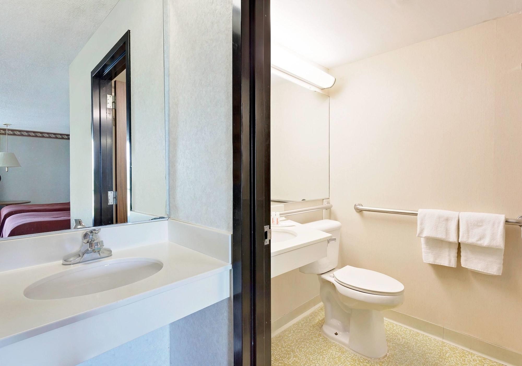 Howard Johnson By Wyndham Lexington Ngoại thất bức ảnh