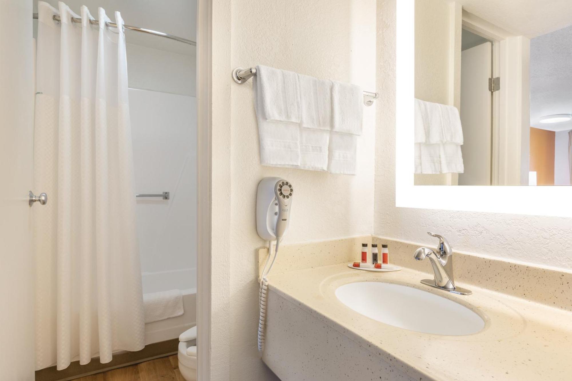 Howard Johnson By Wyndham Lexington Ngoại thất bức ảnh
